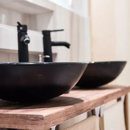 Tulip #colony Center Θεσσαλονίκη